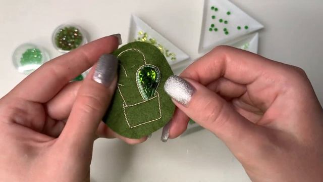 Брошь Кактус своими руками | МК Брошь из бисера и кристаллов | Brooch Handmade Tutorial смотреть онлайн