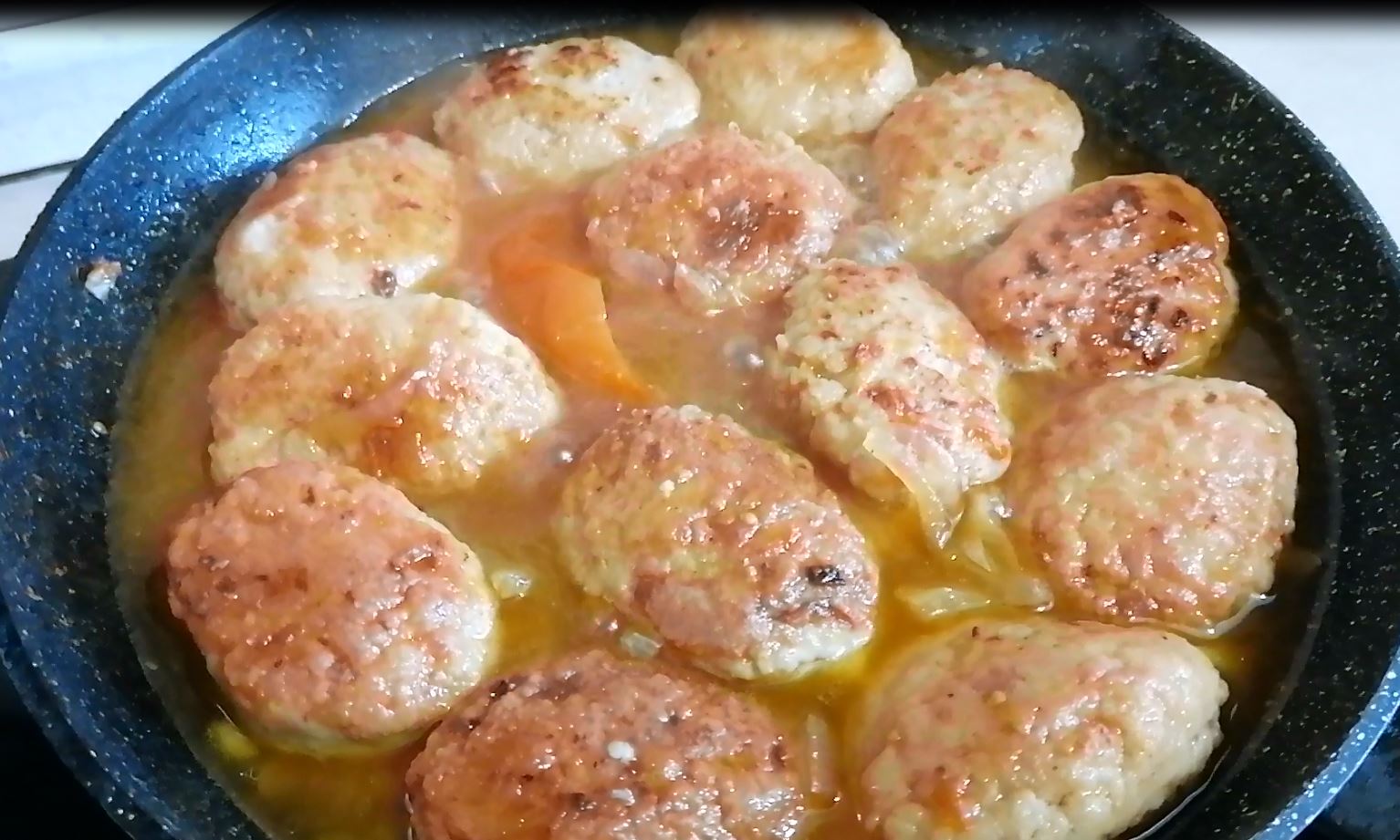 Как приготовить котлеты в подливе. Рецепт вкусных домашних котлет с подливой смотреть онлайн