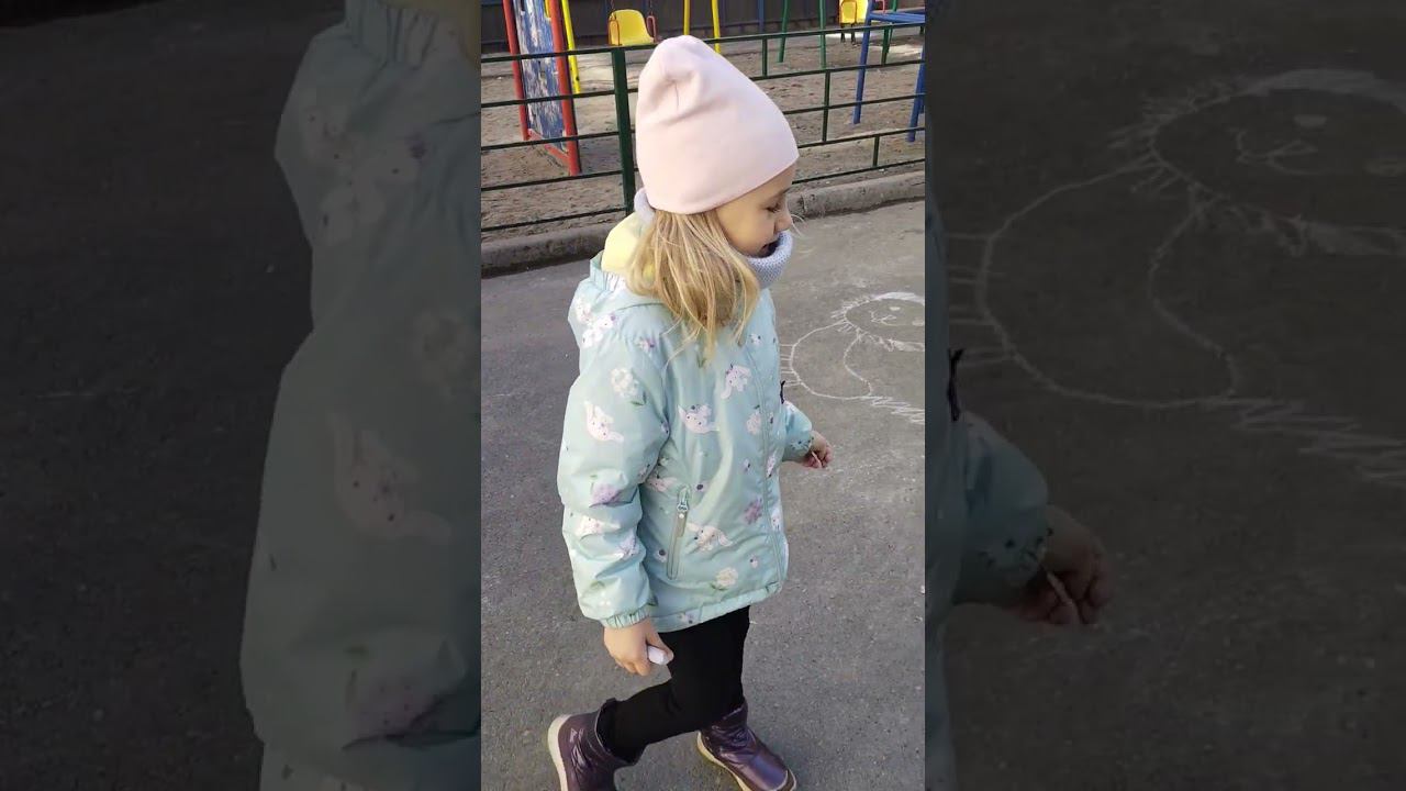 Рисуем мелками на асфальте смотреть онлайн