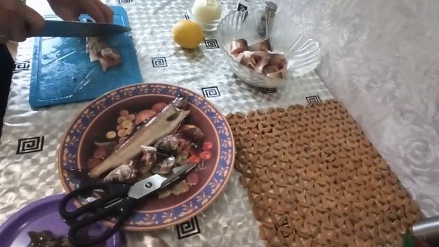 Муж готовит!!!Это надо посмотреть////Очень вкусно!!!СУГУДАЙ с ХАРИУСА!!!!ПРОСТО И БЫСТРО смотреть онлайн