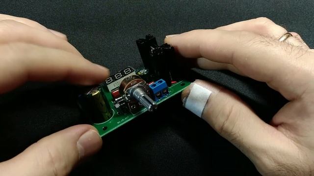 Регулятор напряжения на LM317 смотреть онлайн