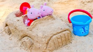 Свинка Пеппа и Джордж строят машину из песка - Игры в песочнице со Свинкой Пеппа на русском языке