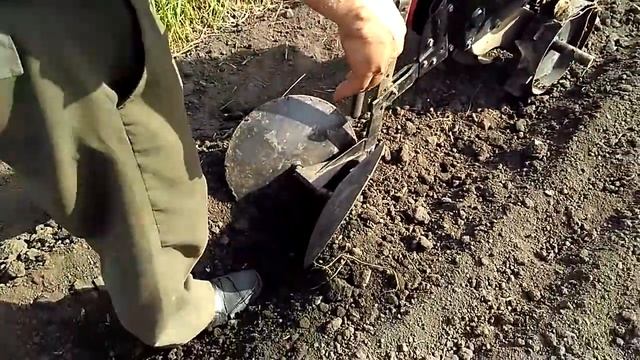 Окучивание грядок картошки мотокультиватором MTD смотреть онлайн