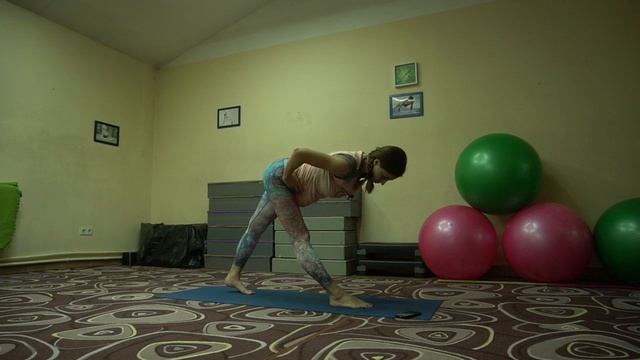 РАСТЯЖКА НА ПРОДОЛЬНЫЙ ШПАГАТ | УРОК 8 смотреть онлайн