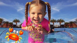 Diana and Papa pretend play at the WaterPark! My super fun day with Dad and kids toys