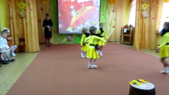 Танец пчелок))) смотреть онлайн