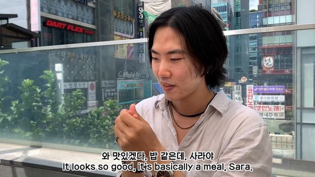최초! QR 코드로만 구매 가능?! 한국 시스템에 깜놀한 호주 여자 반응! 서울 강남 카카오 프렌즈! смотреть онлайн