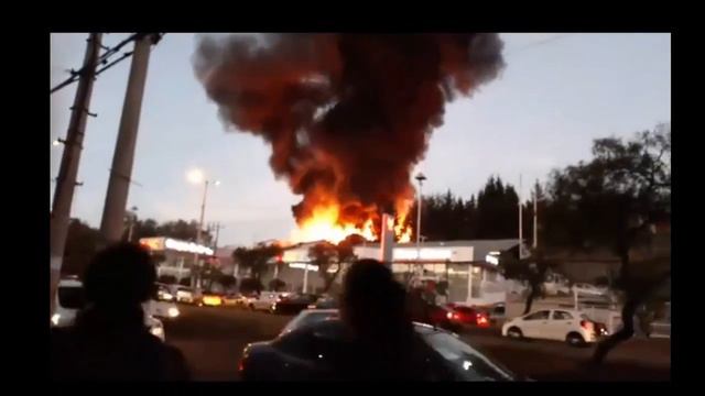 Incendio Av Galo Plaza Lasso Norte de Quito 16 de septiembre de 2019 смотреть онлайн