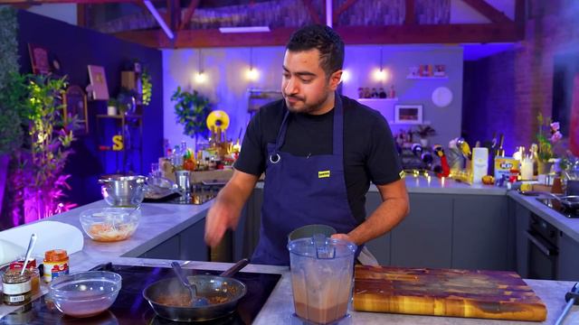 Chef vs Chef: Make a dish using 3 RANDOM tins | Tin Can Roulette смотреть онлайн