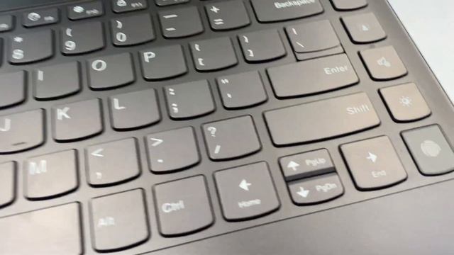 First look at the Lenovo Yoga 9i 14” 4k OLED Touch 2-in-1 Laptop with Pen смотреть онлайн