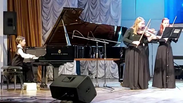 Шутенко. Концерт для фортепиано с оркестром. Исп. Михаил Кузякин и оркестр АМК. Дир. А. Стрельченк смотреть онлайн