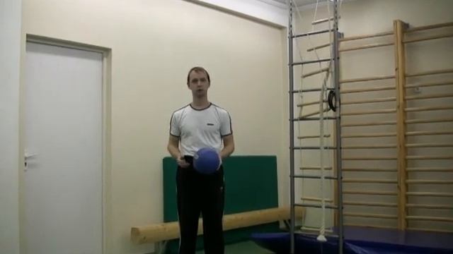 Упражнение на развитие быстроты "Падающий мяч" смотреть онлайн