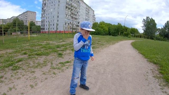 Показываю удары ногами с разворота 360 градусов. Торнадо, тхэквондо. смотреть онлайн