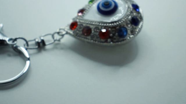 Брелок для ключей Капля белая смотреть онлайн