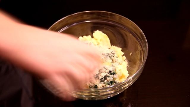 Картофельные котлеты с сыром шпинатом и чесноком смотреть онлайн