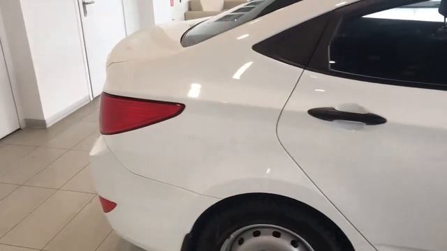 Hyundai Solaris, 2015 год, 1.4 AT (107 л.с.), пробег - 65383 км, комплектация - Comfort. смотреть онлайн