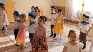 Красивая песня на 8 марта в средней группе