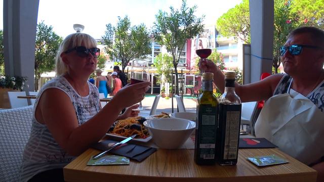 Италия - Bibione. Кухня в итальянском ресторане AMORE. смотреть онлайн
