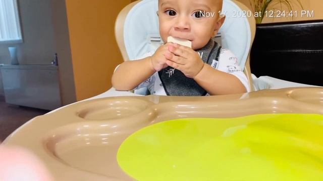 Ayaan trying teething wafers for the first time (7 month old) смотреть онлайн
