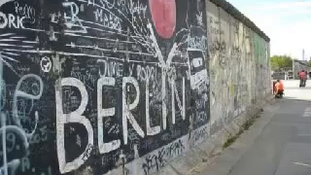 Quick Guide To Berlin - ON THE HOUR (Chris Morris) смотреть онлайн