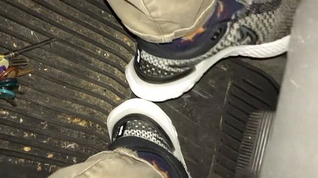 Driving Wearing My Nike Epic React Running Shoes Without Laces- Change Into Clark’s Shoes смотреть онлайн