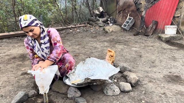 Daily life of villagemother's daughter fetching firewood and cooking food in rural style смотреть онлайн