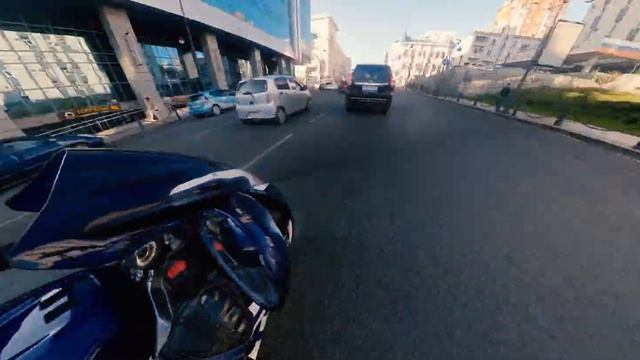 Езда по городу на мотоцикле Suzuki GSX-R 1000 k1 смотреть онлайн