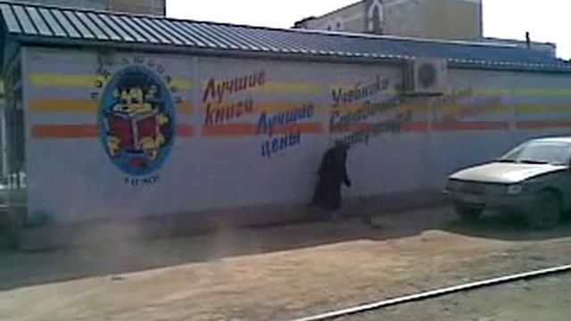 Прикол-Как надо убирать улицы))) смотреть онлайн