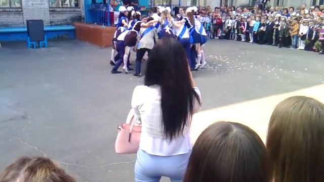 Последний звонок. Школа 15.город Северодонецк. 11-А. Вальс. смотреть онлайн