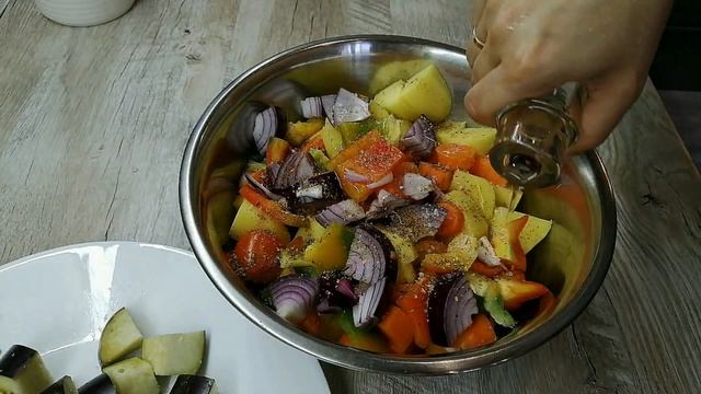 Говяжьи рёбрышки с овощами за 10 минут + 40 минут в духовке! Beef ribs with vegetables! смотреть онлайн