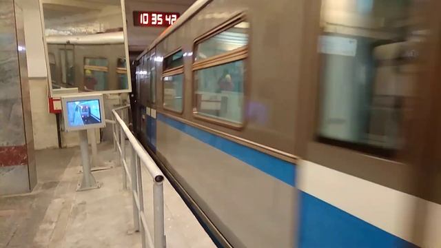 Перегонка поезда 81-740.4/741.4 "Русич" на станции Молодёжная смотреть онлайн