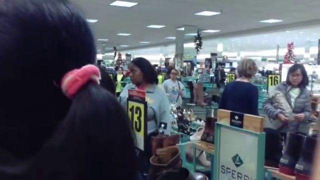 США.Обувь. Распродажи 1 января. Часть1. смотреть онлайн