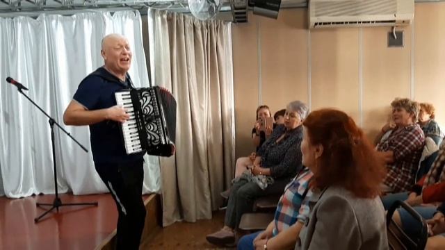 Поём песни под аккордеон (Виновата-ли я, Одинокая гармонь, Малиновка) смотреть онлайн