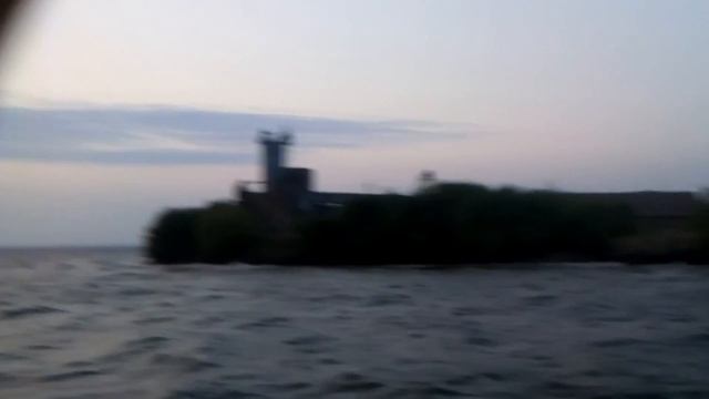 Шторм на Каховском водохранилище. Рыбалка не удалась смотреть онлайн