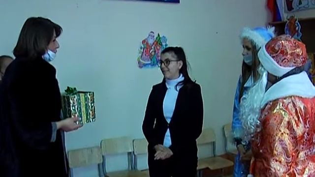 Дед Мороз идет в гости к детям в Дербентском районе смотреть онлайн