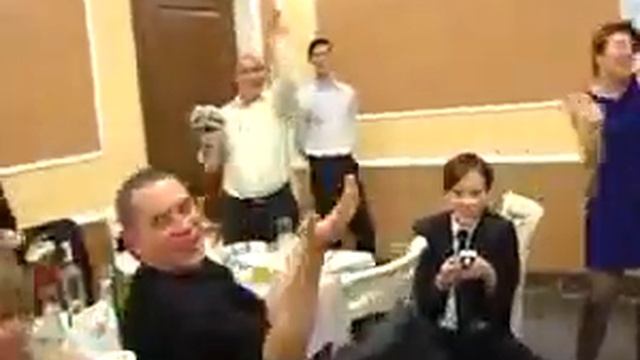 Прикол с свадебным букетом! смотреть онлайн