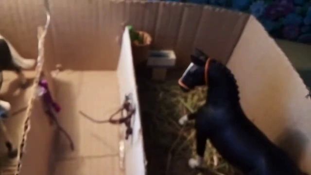 Обзор на самодельную конюшню schleich на 2 Дениска! смотреть онлайн