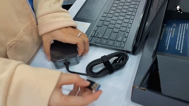unboxing asus zenbook 14 2022- ux425ea , Want to know what is before buying? #chithunboxing смотреть онлайн