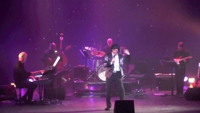 Beautiful Noise Neil Diamond Tribute Show Fisher Stevens смотреть онлайн