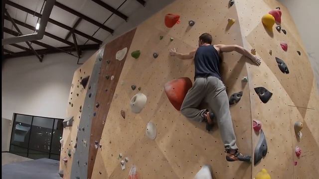 The Crux Chronicles: Kit Bulla climbs V7 indoors смотреть онлайн