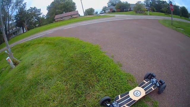 Beginner riding an Endeavor 2S electric skateboard смотреть онлайн