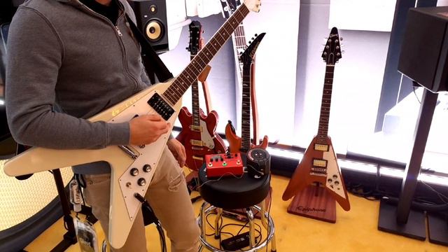 NAMM 2020: Gibson Original Series 70s Flying V - Sound Demo (no talking) смотреть онлайн