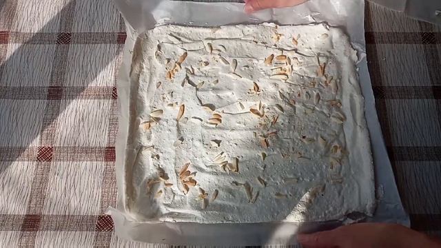 Meringue Roll With Cottage Cheese Filling. Меренговый рулет с творожной начинкой