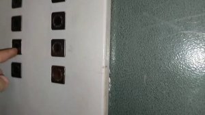 застрял в лифте без связи! и без выхода!!!!