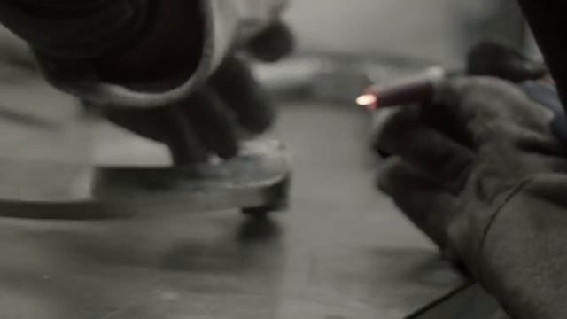 02. Строим кастом байк на базе Harley-Davidson softail. Проект Sali: Начало работ. Маятник. Бак смотреть онлайн