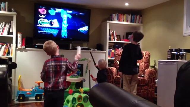 Isaac and Connor at Just Dance 2 смотреть онлайн