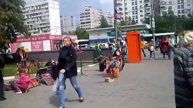 Индейцы в Москве поют и танцуют смотреть онлайн