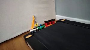 Машинки на беговой дорожке.