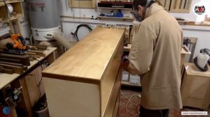 Удаление старого покрытия нейлоновой щёткой / Стеллаж своими руками / Обработка фанеры