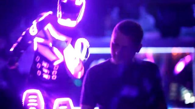 Пиксельные ходулисты Алматы. EnLight show смотреть онлайн